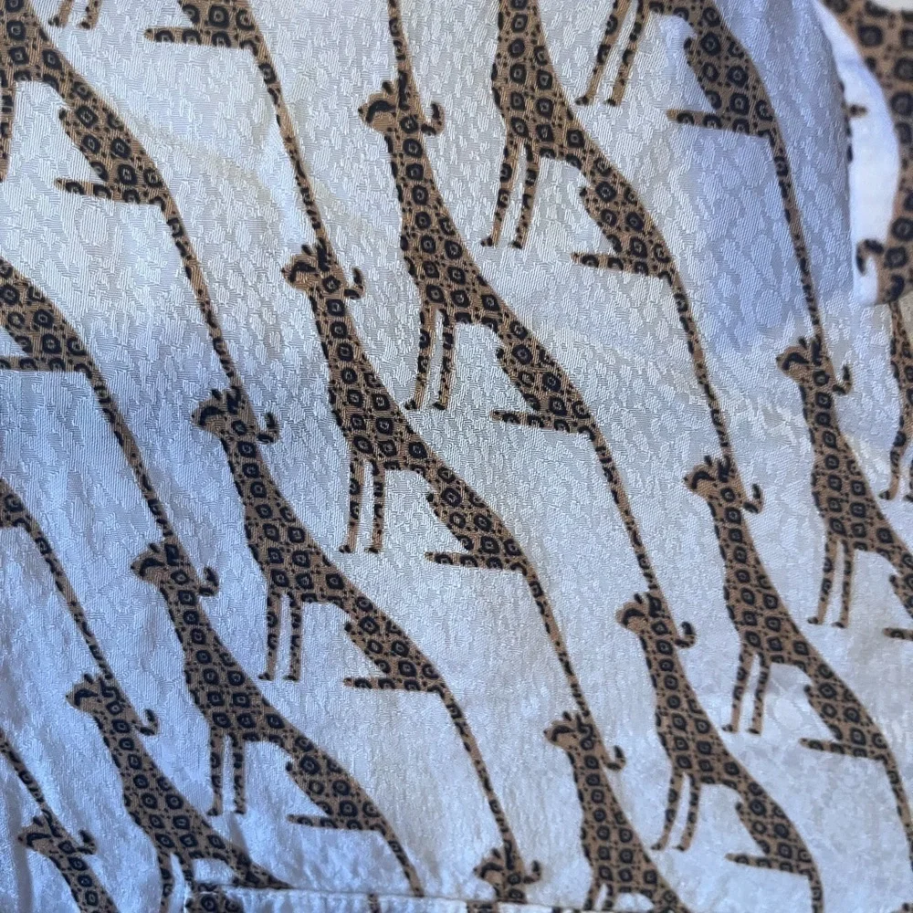 Chicos 2 whimsy cheetah shirt lightweight all over print US size 12 - Picture 7 of 7